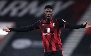 比利亚雷亚尔主场力克对手，夺得三分(比利亚雷亚尔主场力克对手,夺得三分球)