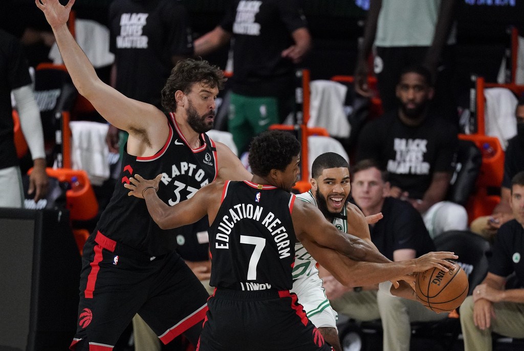 猛龙击败雄鹿,追平系列赛为倒计时 猛龙击败雄鹿,追平系列赛为倒计时